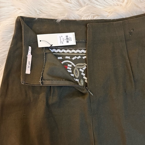 Francesca’s olive embroidered scalloped mini skirt size: Small - Picture 4 of 5